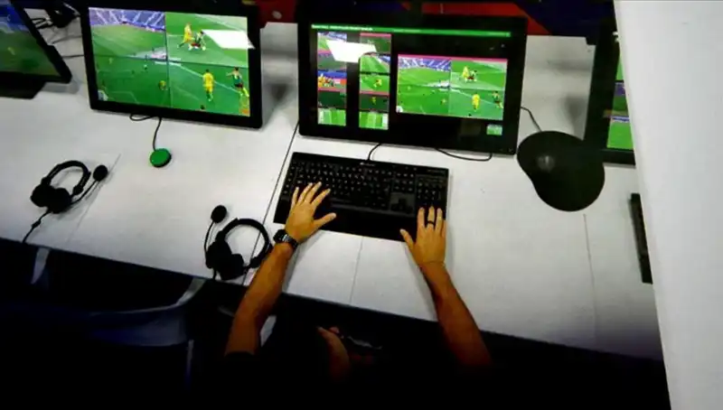 İtalya'da VAR Kullanımı: Tüm Pozisyonlar Ekranda Gösterilecek!