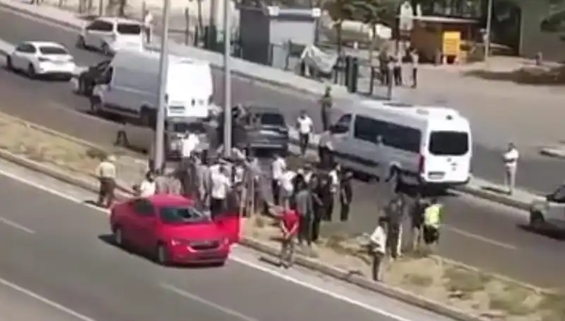 Yolun Karşısına Geçen Yayaya Otomobil Çarpması Şehri Sarstı