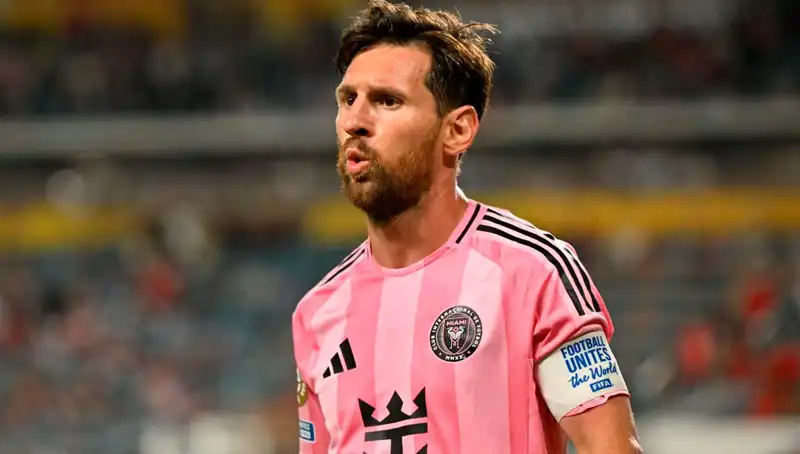 Messi'nin Newell's Old Boys'a Dönüşü: Direkten Dönen Son Dakika Şutu