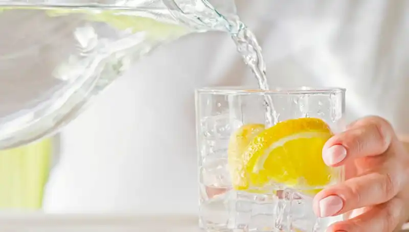 Limonlu Su Tüketiminin Vücuda Etkileri: 8 Bilinmeyen Faydası