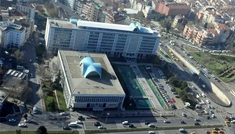İstanbul Büyükşehir Belediyesi'ndeki Soruşturmada "Enderun" WhatsApp Grubu Mesajları Gündemde