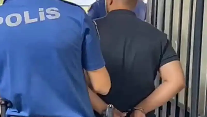 İzmir'de Polise Saldıran Şahsın Tutuklanması Şehri Sardı