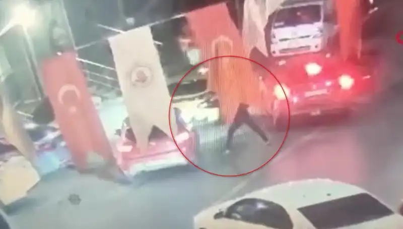 Kağıthane'de Sokak Ortasında Cinayet: Genç Kurşun Yağmuruna Tutuldu