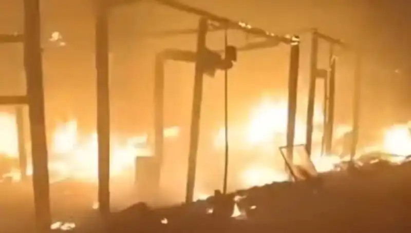 Elektrik Teli Koptu, 15 Çadırda Yangın! İşte O Anların Detayları