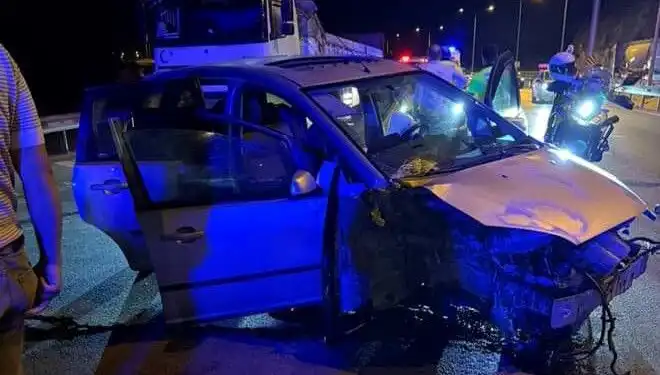 : Otomobil Bariyere Çarptı: Korkunç Kaza Sonucu Bir Ölü, Üç Yaralı