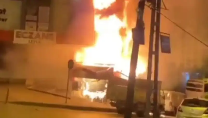 Başakşehir'de İş Merkezinde Yangın: Detaylar ve Sebepler Neler?