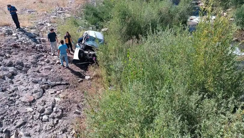 Sivas’ta Dere Yatağına Uçan Otomobilde İki Can Kaybı Yaşandı