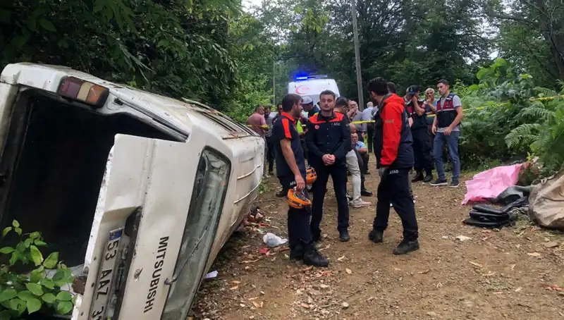 Rize'de Yaşanan Minibüs Kazası: Yamaçtan Yuvarlanma Sonucu İki Hayat Gitti