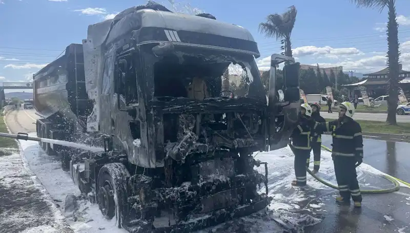 Kum Yüklü TIR Alev Alev Yandı: Şok Edici Görüntüler