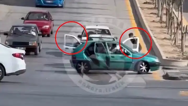 Trafikte Bıçak ve Kılıçlarla Saldırı: Şehrin Güvenliği Tehlikede mi?
