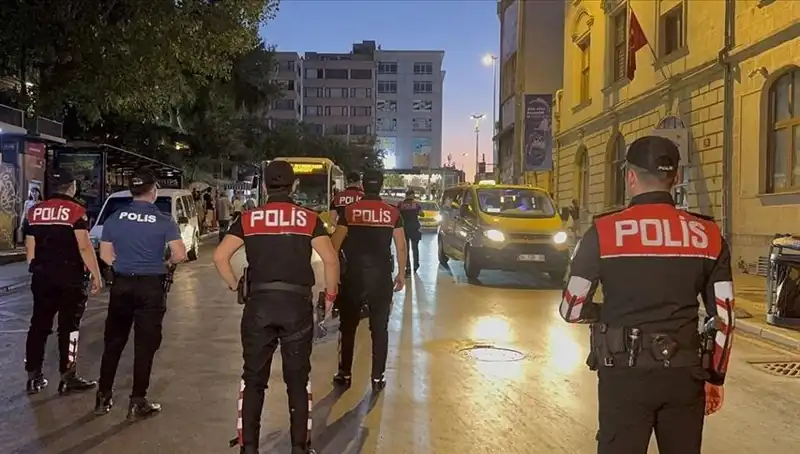 İstanbul'da Gece Yarısı Operasyonu: Asayiş Ekipleri Hızla Harekete Geçti