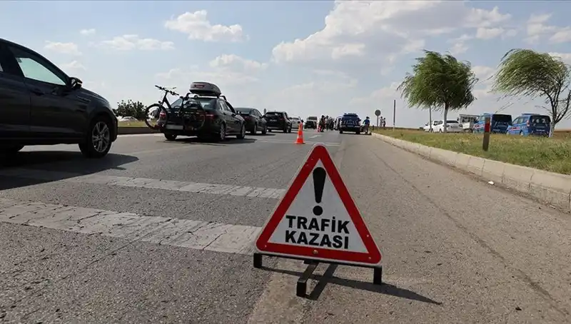Adana'da Feci Kaza: Kamyon ve Otomobil Çarpıştı, Can Kaybı Yaşandı