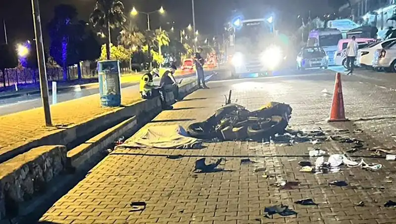 Alanya'da Korkutan Motosiklet Kazası: Yaralılar Hastaneye Kaldırıldı